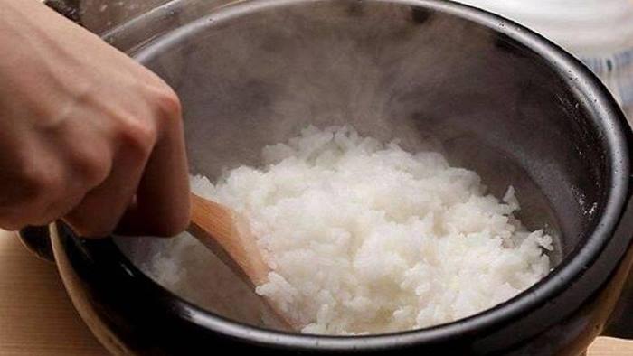 nấu cơm bằng bếp điện từ