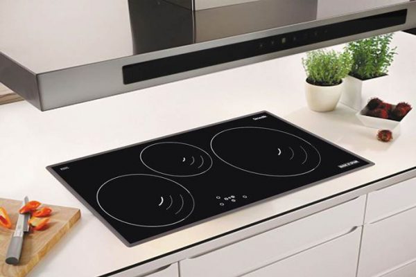 Cách làm sạch mặt bếp điện từ